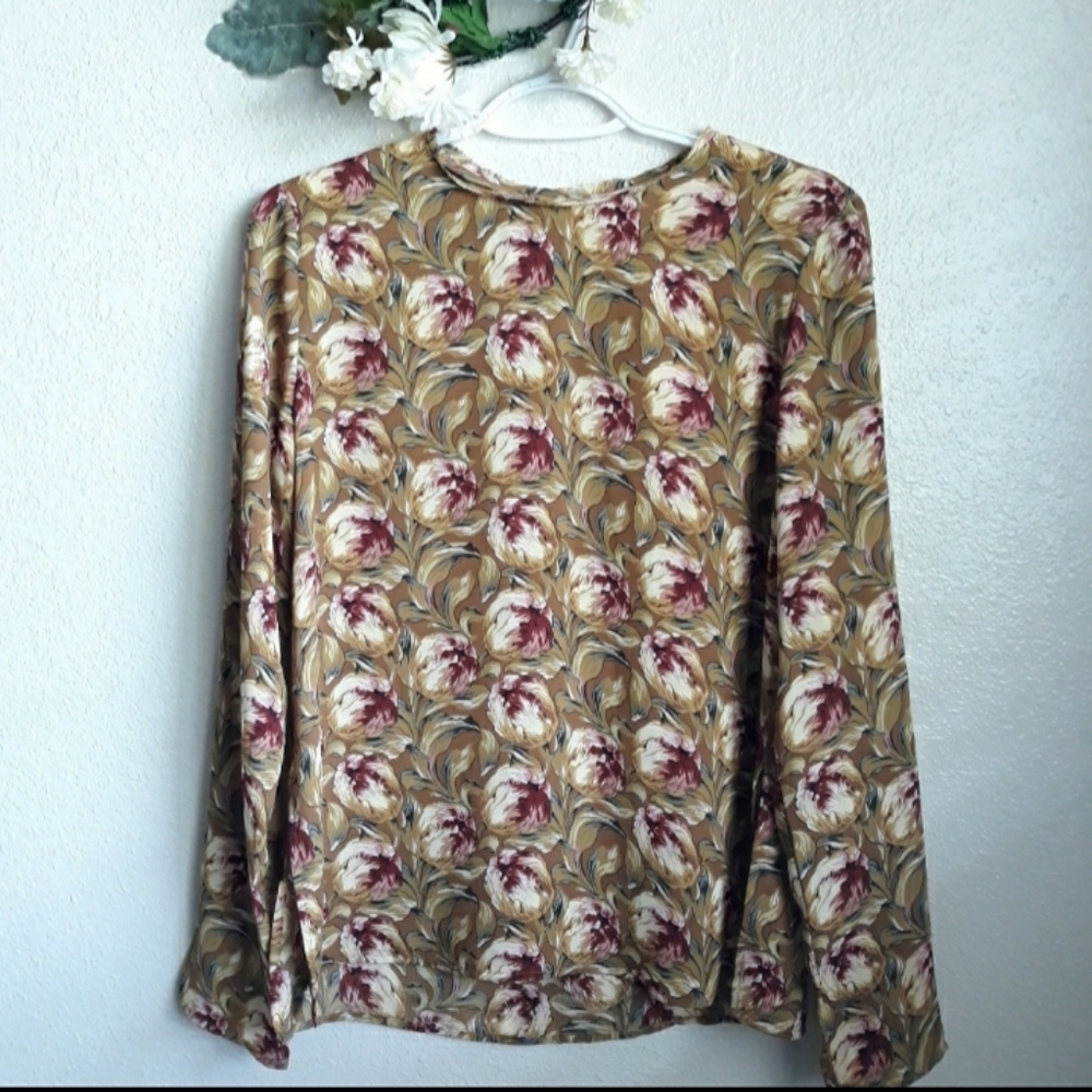 NWT Philosophy  Lightweight Floral Blouse